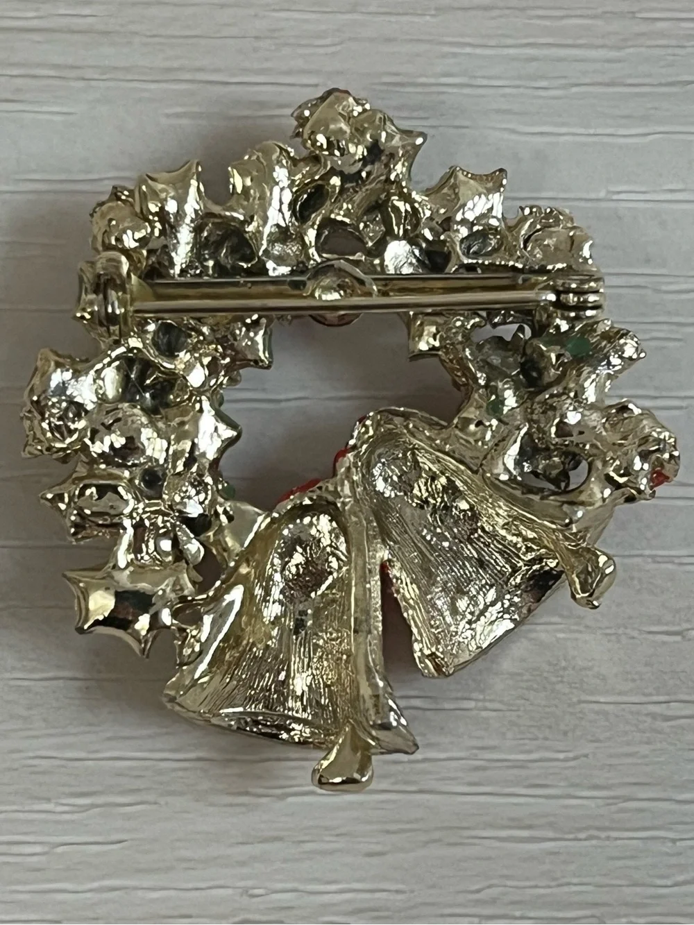 VTG Enamel Christmas Wreath Bell Holly Holiday Gold Tone Pin Brooch